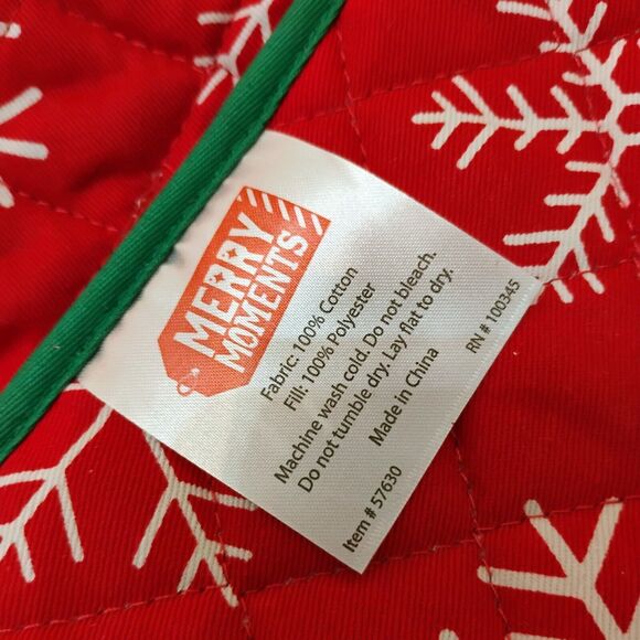 Winter Snowflake Christmas Potholder Set with Oven Mitt - Picture 3 of 3